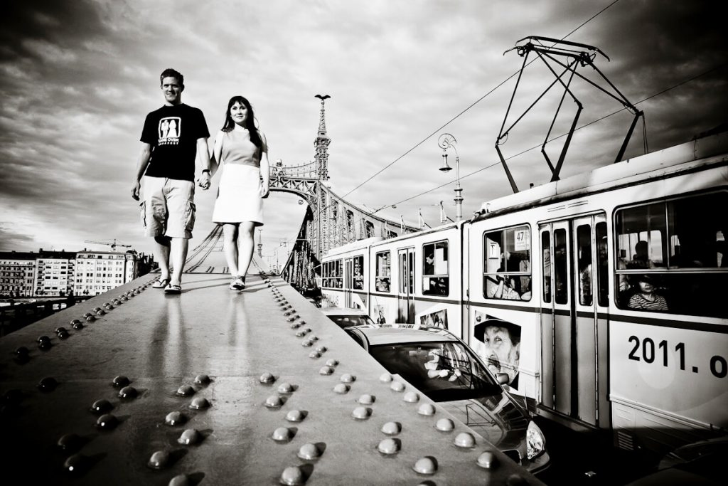 Páros fotózás Budapesten a Szabadság hídnál 4 jegyesfotozas eskuvoi fotozas birta foto 09
