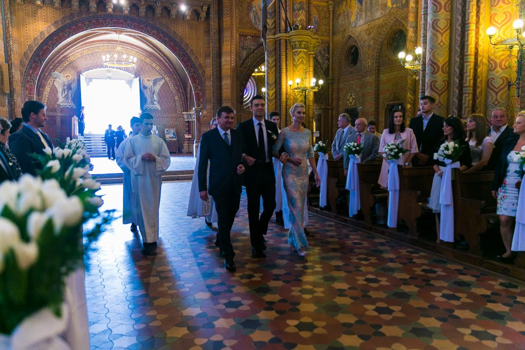 Mátyás templom esküvői szertartás bevonulás - Birta Fotó